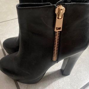 Also heeled boots